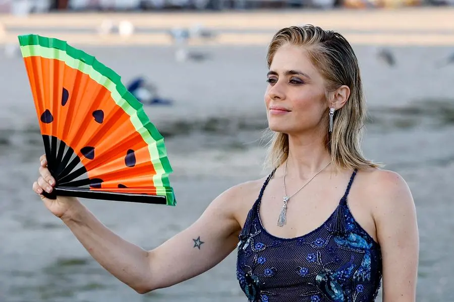Greta Scarano a Venezia: perché il ventaglio a forma di anguria