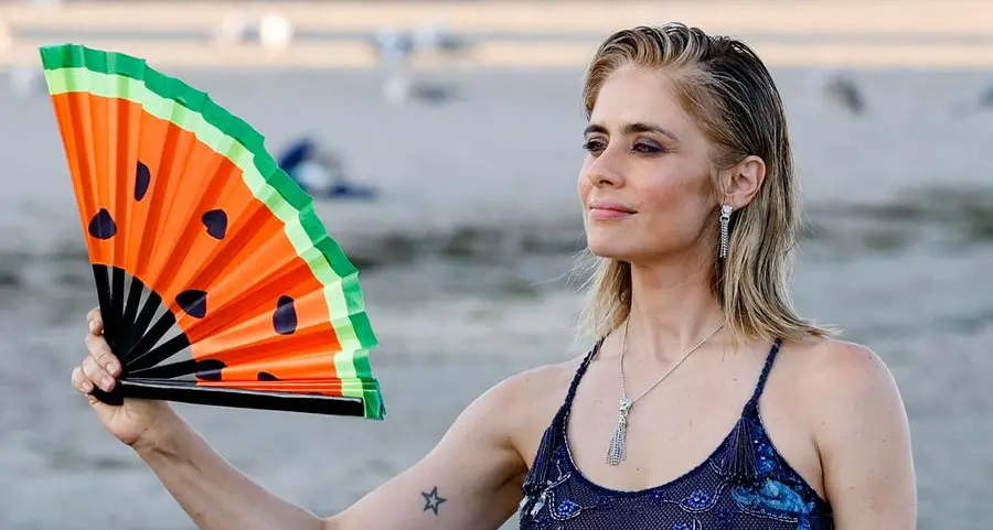 Che significato ha il ventaglio con l’anguria di Greta Scarano a Venezia?