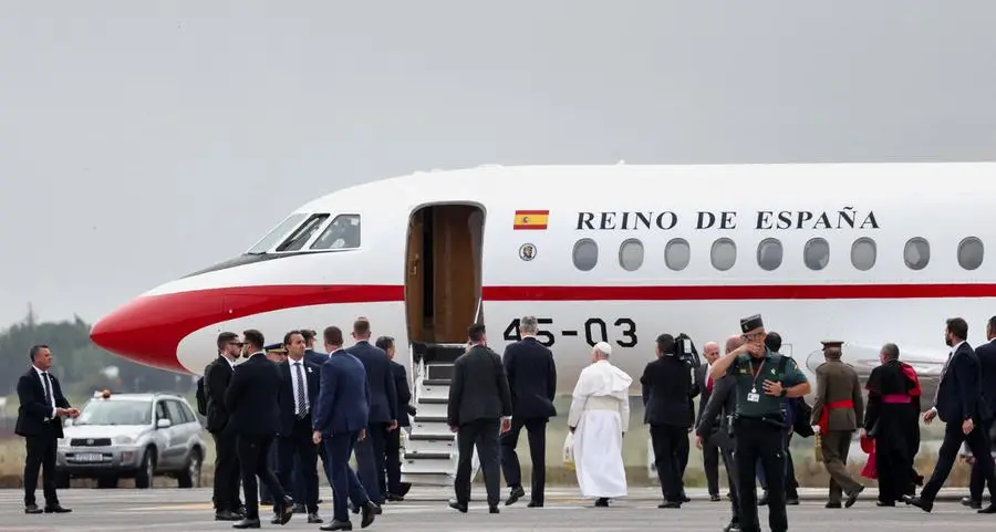 Guasto sul volo papale. Leone torna a Roma con l’aereo prestato da re Felipe