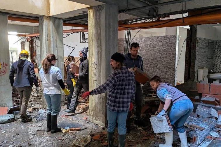 The volunteers in devastated Sicily: «In 48 hours we became 1,600 The volunteers in devastated Sicily: «In 48 hours we became 1,600