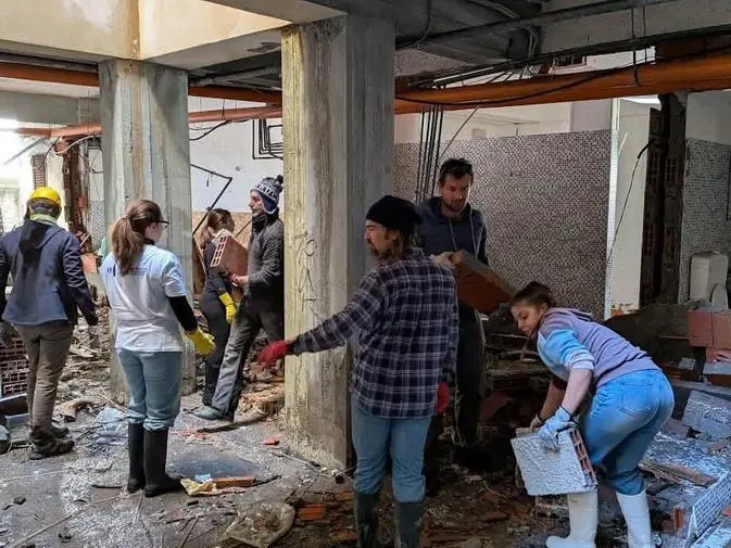 I volontari nella Sicilia devastata: «In 48 ore siamo diventati 1.600»