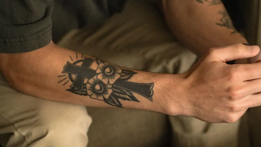 Tatuaggi e peccato: un segno sulla pelle nato per devozione è compatibile con la fede?