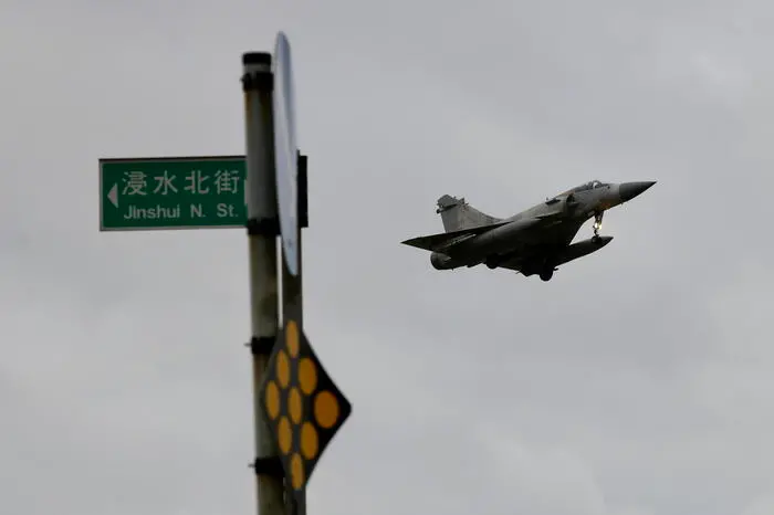 epa12002491 A Taiwan Air Force Mirage 2000 fighter jet approaches Hsinchu Airbase for landing, in Hsinchu, Taiwan, 01 April 2025. The Chinese People\\'s Liberation Army conducted joint exercises around Taiwan, simulating air and land strikes as a warning to Taiwan\\'s independence advocates, which Beijing views as a threat to national sovereignty. EPA/RITCHIE B. TONGO , EPA
