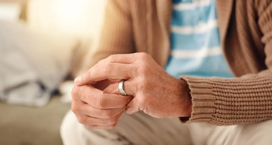 Il lutto di un vedovo, arrabbiato con Dio e in crisi di fede: «Perché a me?»