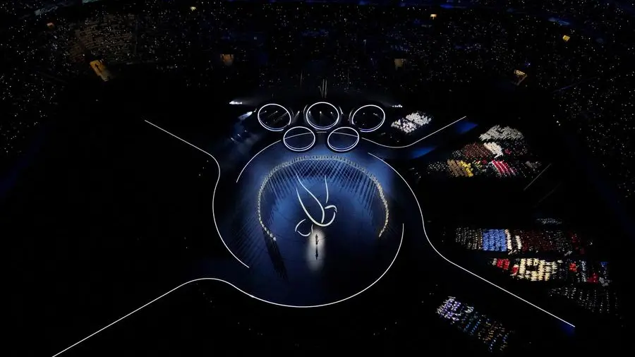 Milano Cortina 2026, San Siro applaude Mattarella e le luci a cinque cerchi