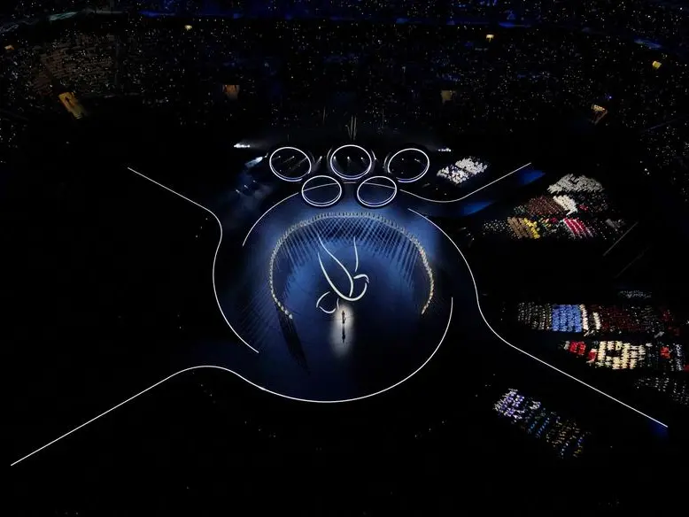 Milano Cortina 2026, San Siro applaude Mattarella e le luci a cinque cerchi