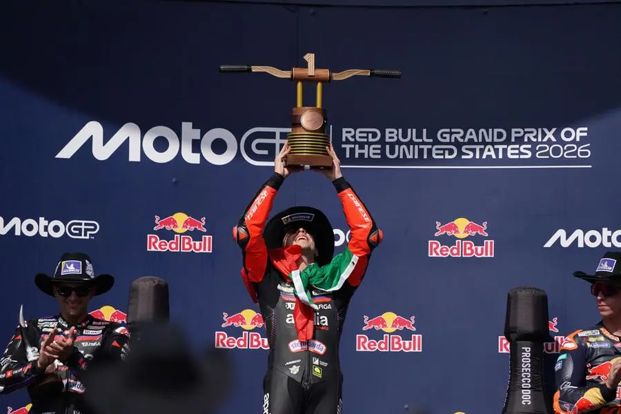Marco Bezzecchi sale sul gradino pi\\u00F9 alto del podio al Gran Premio delle Americhe. EPA/DUSTIN SAFRANEK , EPA