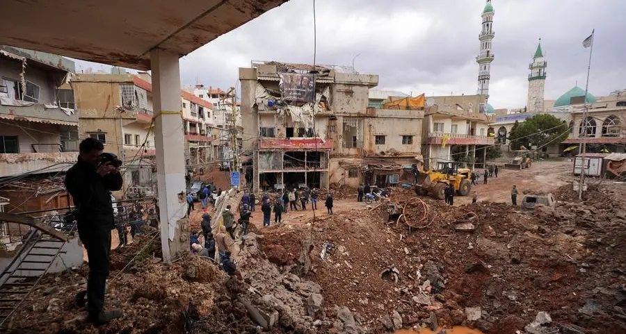 Beirut come Gaza, attacchi di Israele provocano 300 morti e 500 mila sfollati. Colpita base Unifil