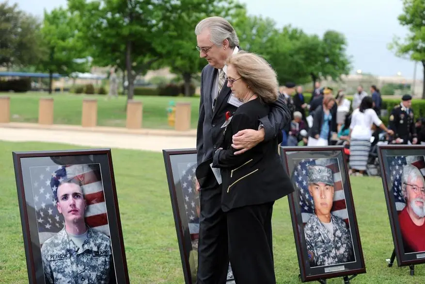 Alcuni familiari delle vittime della strage di Fort Hood, in Texas, il 10 aprile 2015. L’attacco, compiuto il 5 novembre 2009 dall’allora maggiore dell’esercito Nidal Hasan, provocò 13 morti e 32 feriti