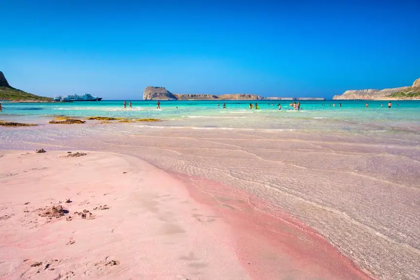 La spiaggia rosa di Elafonissi sull'isola di Creta.