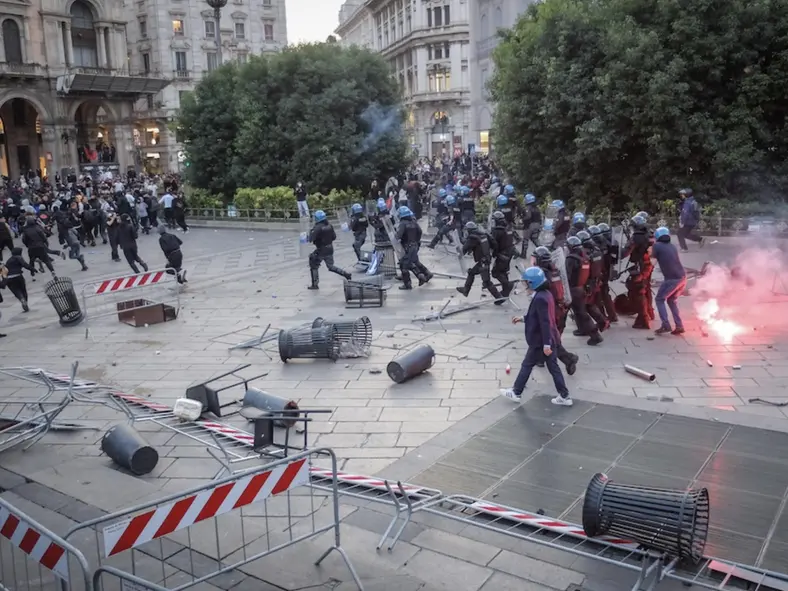 La pancia dell'Italia: i giovani di Milano e il Sud dei blocchi, uniti dal carovita. Ma perché si parla solo delle vetrine rotte?