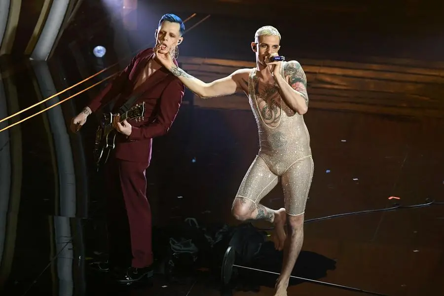Italian singer Achille Lauro (R) performs during the 70th Sanremo Italian Song Festival, Sanremo, Italy, 04 February 2020. The festival runs from 04 to 08 February. ANSA/ETTORE FERRARI