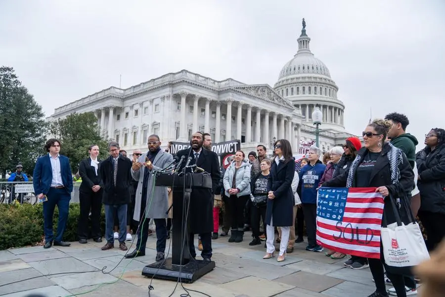 epa12538114 Rep. Al Green (D-Tex.) speaks at a press conference regarding a new impeachment effort against President Trump outside the US Capitol in Washington, DC, USA, 20 November 2025. EPA/ALLISON ROBBERT