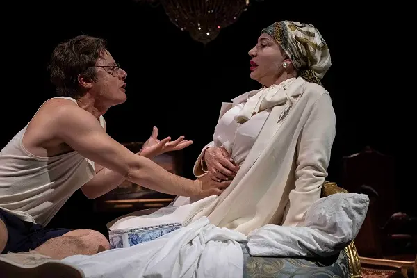 Lino Musella con Iaia Forte in \\\"Stanza con compositore, donne, strumenti musicali, ragazzo\\\" al Teatro Parenti dall'8 al 12 aprile.