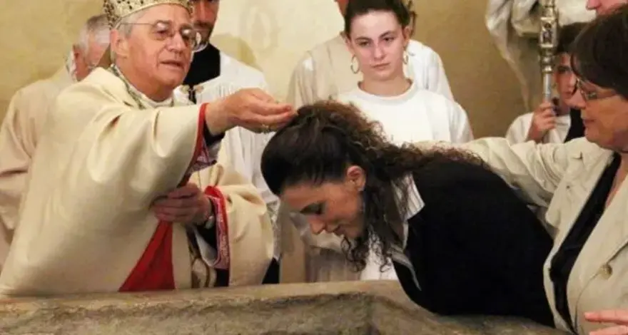 Altro che secolarizzazione, sempre più giovani scelgono di diventare cristiani ed essere battezzati