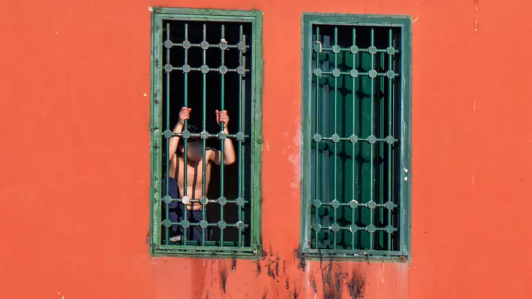 Il carcere che uccide: 106 suicidi in un anno e mezzo, 64mila detenuti, zero futuro
