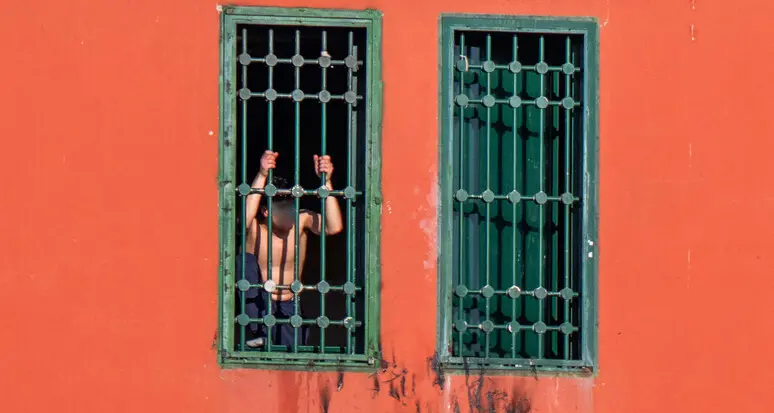 Il carcere che uccide: 106 suicidi in un anno e mezzo, 64mila detenuti, zero futuro
