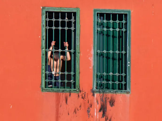 Il carcere che uccide: 106 suicidi in un anno e mezzo, 64mila detenuti, zero futuro