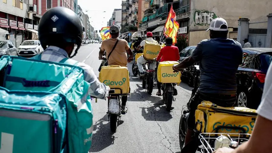 Emergenza caldo, i rider in sciopero: «Ma non vogliamo scegliere tra morire per l’afa e morire di fame»
