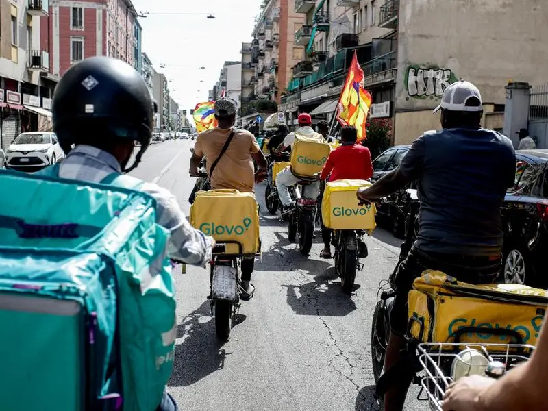 Emergenza caldo, i rider in sciopero: «Ma non vogliamo scegliere tra morire per l’afa e morire di fame»