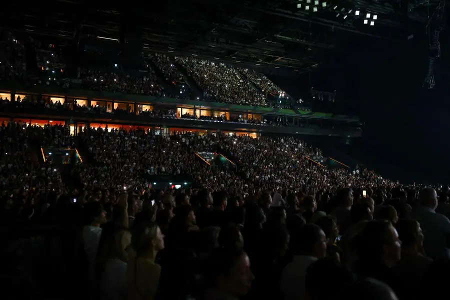 La plenitude Arena sold-out con i 30.000 fan presenti al primo dei 26 concerti del tour della cantante canadese lo scorso 12 settembre.