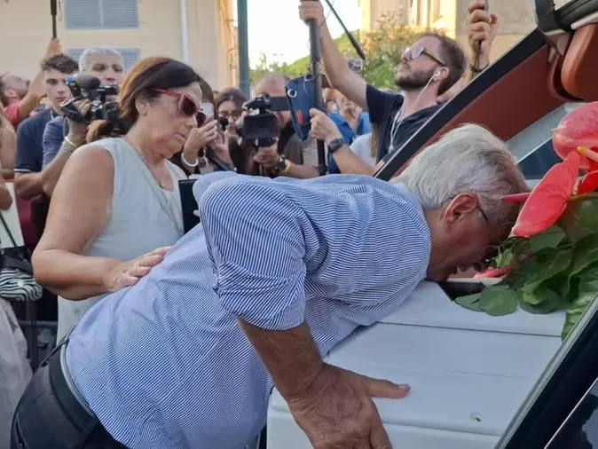 L’ultimo addio a Lorena Isceri: «L’amore non è possesso nè pretesa. Se una donna dice no, quel no va rispettato»