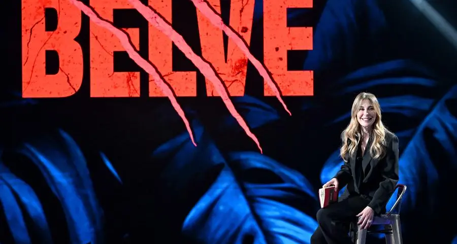 Torna la sedia più scomoda della tv: stasera a “Belve” Amanda Lear, Micaela Ramazzotti e Zeudi Di Palma