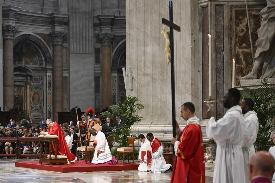 Un momento della celebrazione del Venerd\\u00EC Santo 2025 nella Basilica di San Pietro , ANSA