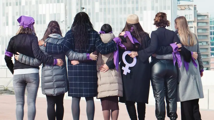 Adecco, 17 filiali diventano “Punti Viola” contro la violenza di genere