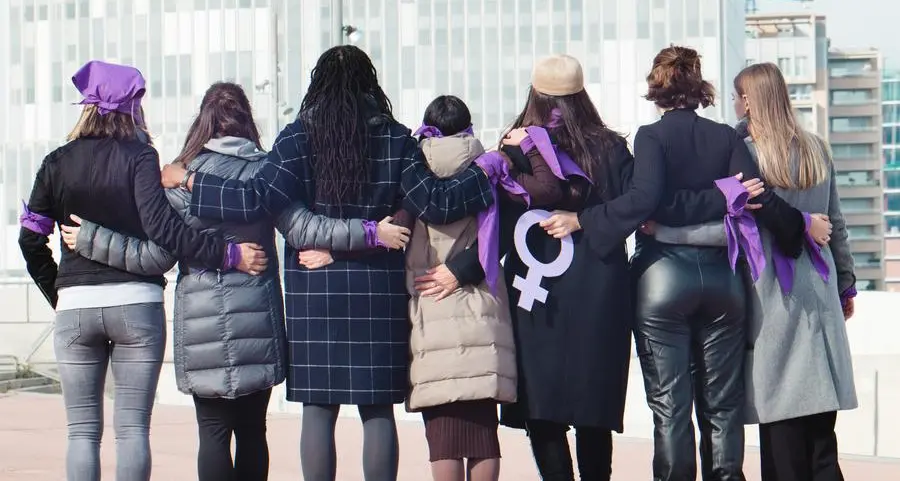 Adecco, 17 filiali diventano “Punti Viola” contro la violenza di genere