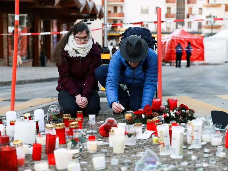 Crans-Montana, le autorità: «Gravi 100 feriti». Emanuele Galeppini, 16 anni, prima vittima italiana. Cos’è il flashover che ha innescato la strage