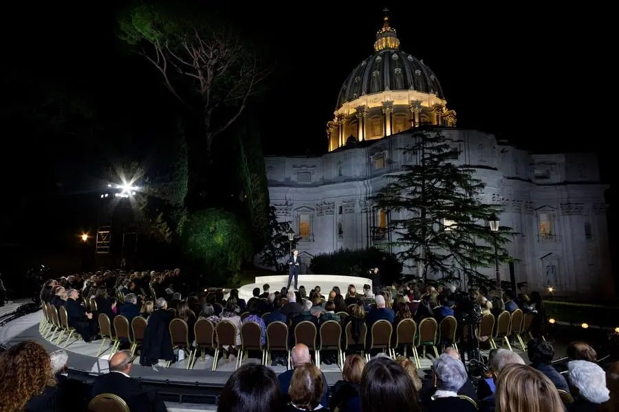 Un'immagine dello spettacolo all'interno del Vaticano