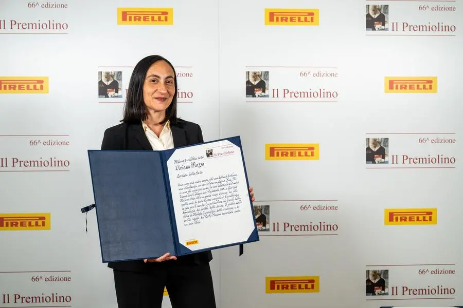 Viviana Mazza con la Pergamena del Premio