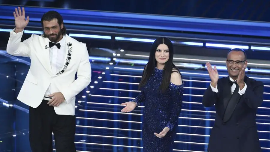 Un sanremo formato XXL, in Top 5 dopo la prima serata Arisa, Fedez-Masini e Serena Brancale