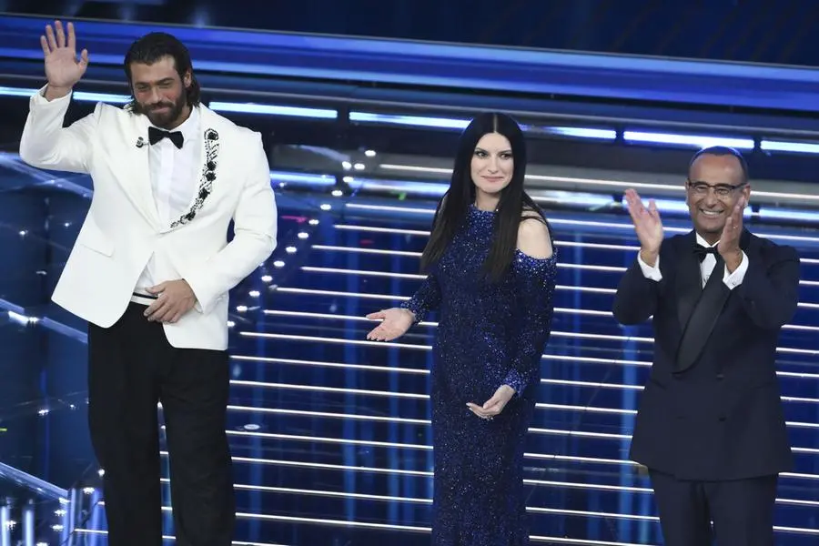 Can Yaman, Laura Pausini e Carlo Conti sul palco dell\\'Ariston , ANSA