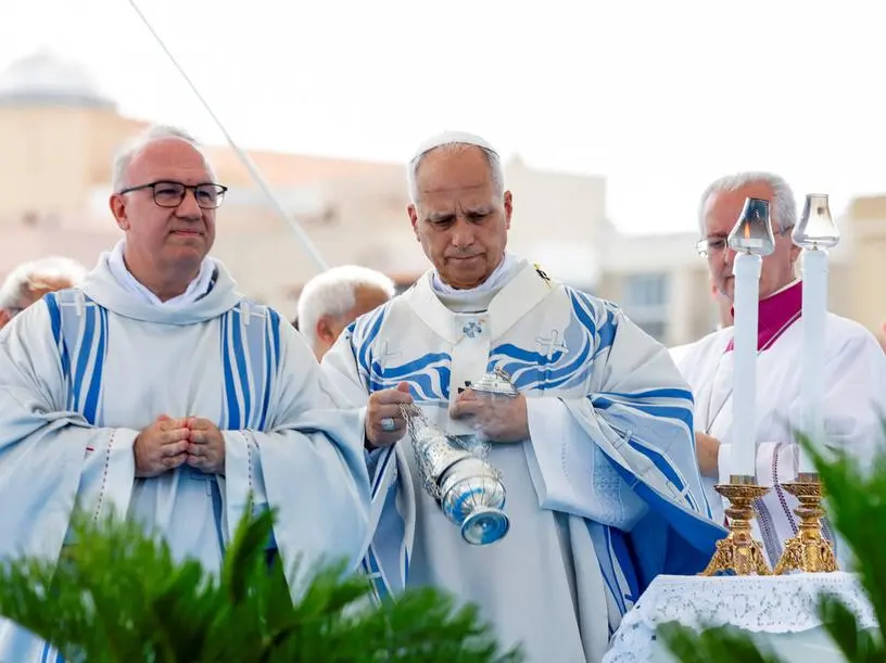 Il Papa a Lampedusa: «I morti in mare vittime di decisioni prese e di decisioni mancate»