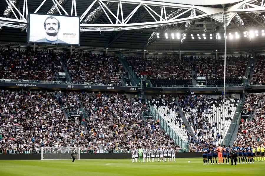 Soccer Football - Serie A - Juventus v Atalanta - Allianz Stadium, Turin, Italy - September 20, 2026 General view during a minutes silence in memory of former player Sandro Mazzola REUTERS/Vincenzo Livieri , REUTERS