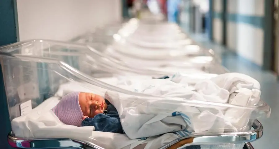 Modernità disumana, dove anche la maternità è piegata al profitto