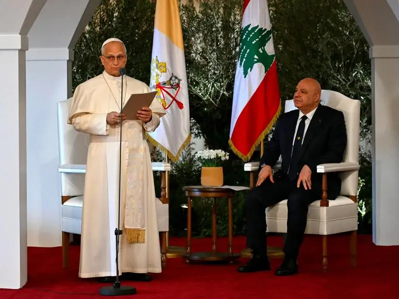 Il Papa: «La lotta armata non porta beneficio»