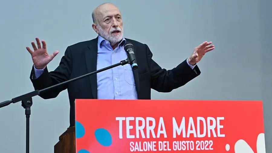 Laudato si', Petrini: «Nuovi stili di vita per salvare il mondo e chi lo abita»