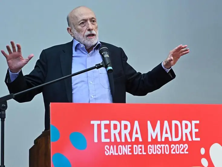 Laudato si', Petrini: «Nuovi stili di vita per salvare il mondo e chi lo abita»