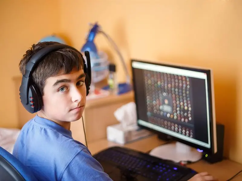 Minorenni e gioco d’azzardo: come riconoscere la dipendenza e dove chiedere aiuto