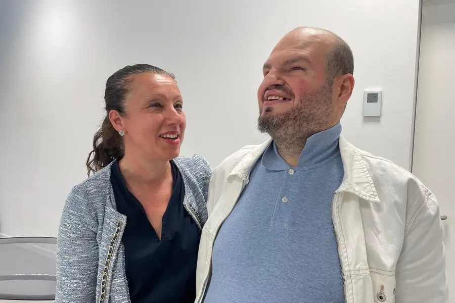 Dayana Galassi, volunteer, with Francesco Mercurio, president of the Committee of deafblind people of the Lega del Filo d'Oro.