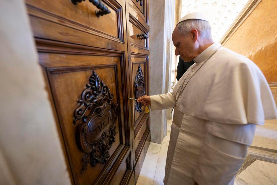 Pope Leo returns to the apostolic palace