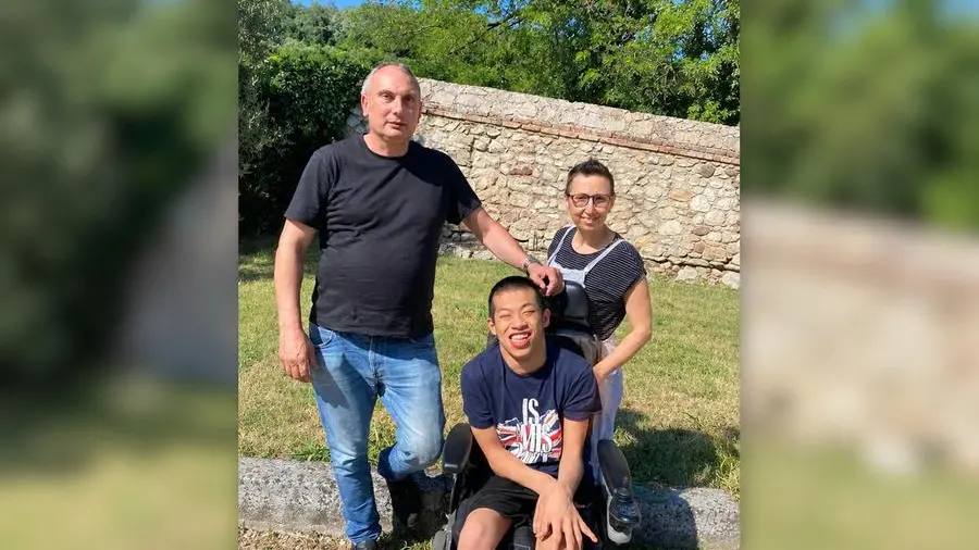 Papà e mamma caregiver: «Se guarire non è sempre possibile, prendersi cura sì»