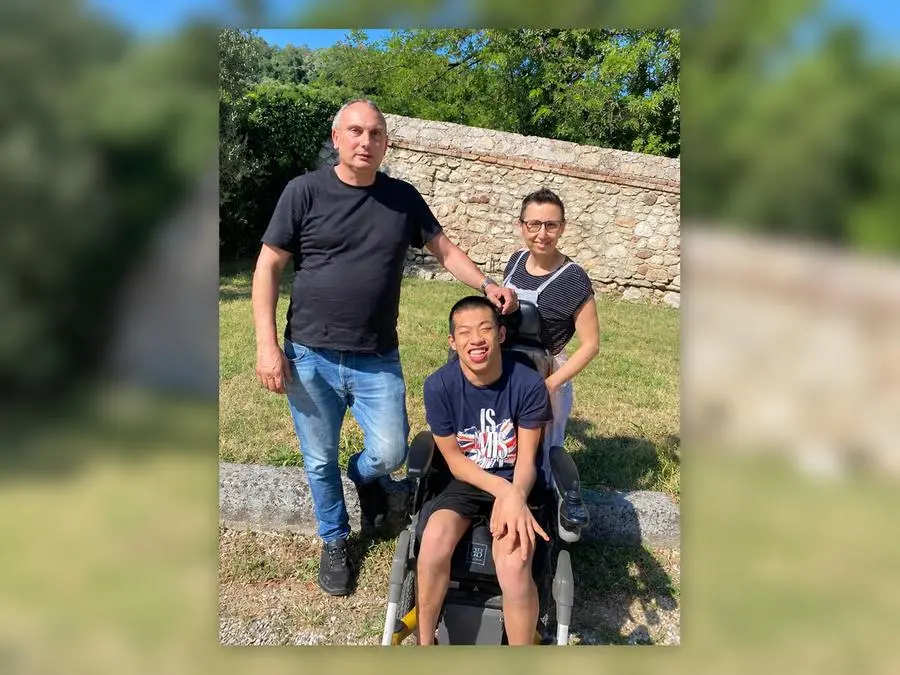 Papà e mamma caregiver: «Se guarire non è sempre possibile, prendersi cura sì»