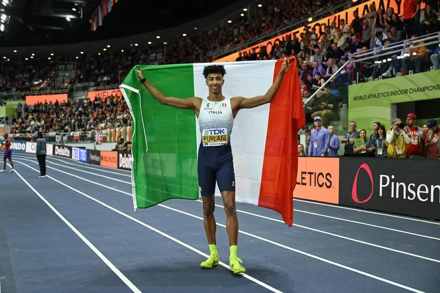 epa12842680 Silver medalist Mattia Furlani of Italy poses for a photo after the Men's Long Jump Final at the World Athletics Indoor Championships at the Kujawsko-Pomorska Arena Torun, in Torun, Poland, 22 March 2026. EPA/Adam Warzawa POLAND OUT
