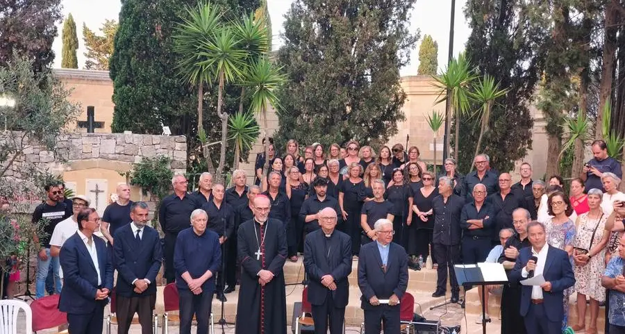 Pizzaballa riceve il Premio Don Tonino Bello: «Lui non sarebbe stato zitto. La violenza non è solo militare. Bisogna disarmare il linguaggio e il pensiero»