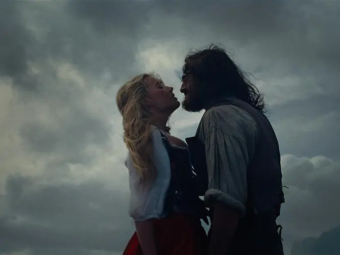 Cime tempestose, tutte le differenze tra il film di Emerald Fennell e il romanzo di Emily Brontë