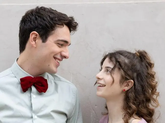 Cosa c’è da sapere su Un oggi alla volta, l’alternativa ai Mondiali per i romantici della generazione Z